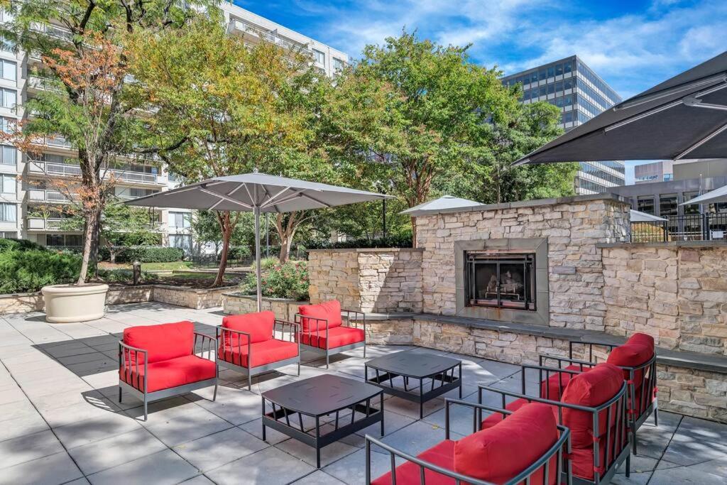 Modern Apartment At Crystal City 알링턴 외부 사진