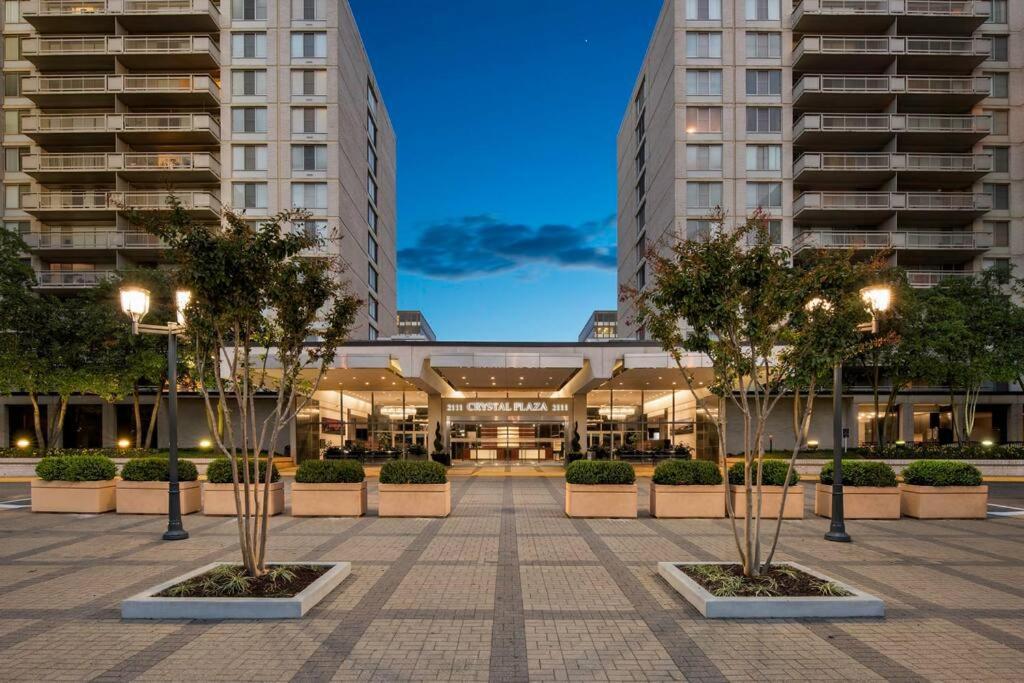 Modern Apartment At Crystal City 알링턴 외부 사진