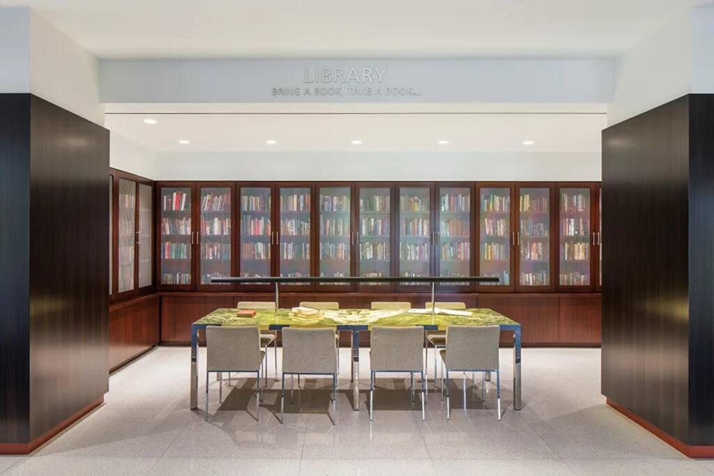 Modern Apartment At Crystal City 알링턴 외부 사진