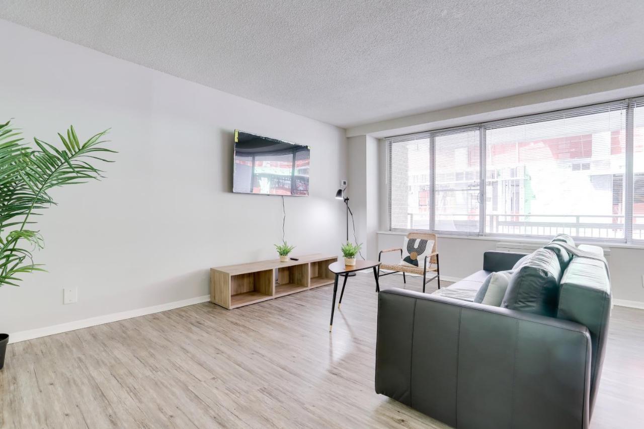 Modern Apartment At Crystal City 알링턴 외부 사진